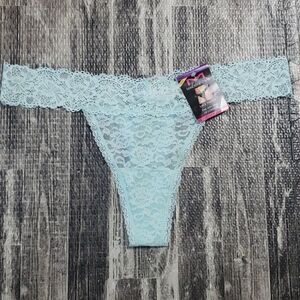 NEW! MAIDENFORM LACE THONG